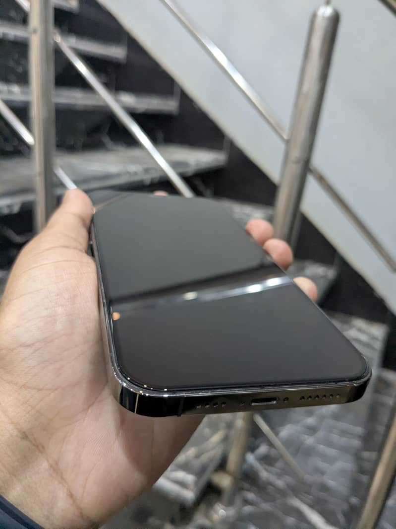 Iphone 12 pro max 1