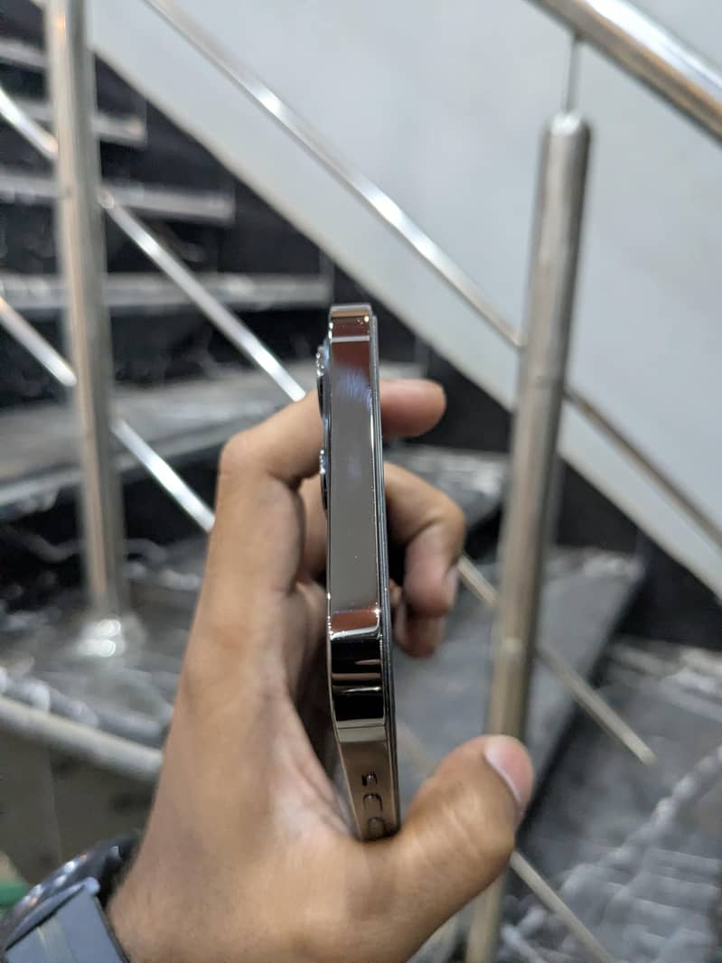 Iphone 12 pro max 2