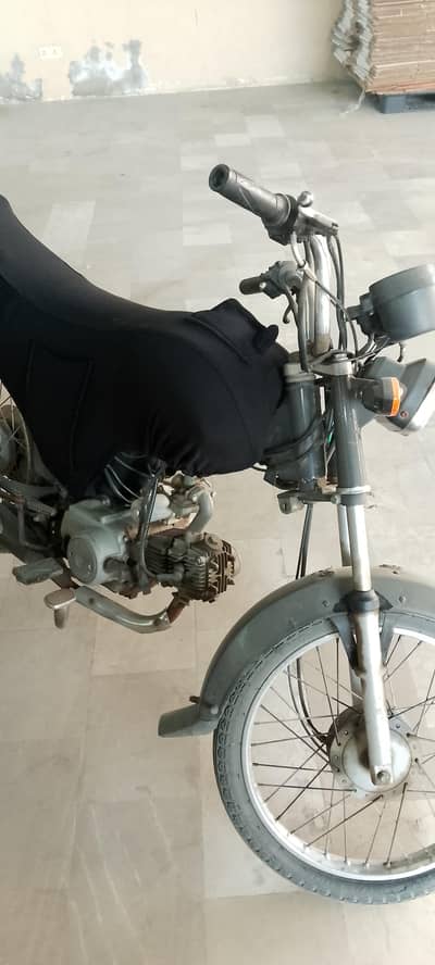 one hand used bike he 1 owner he jis ko chaiye contact kr skta he