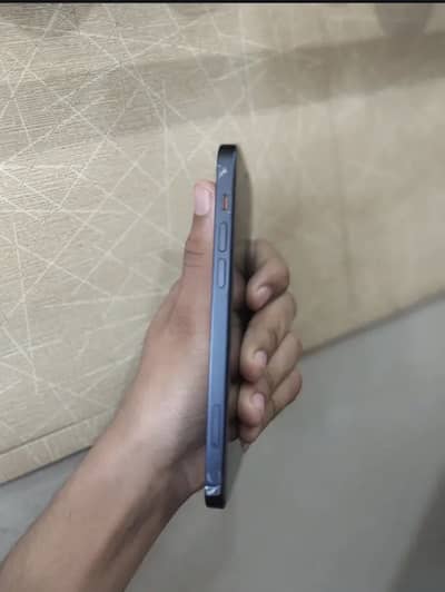 Iphone 12jv lush condition