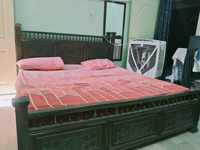 It is available with bed foarm