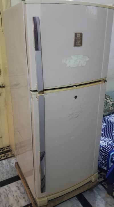 Dawlance fridge medium size perfect cooling urgent sale
