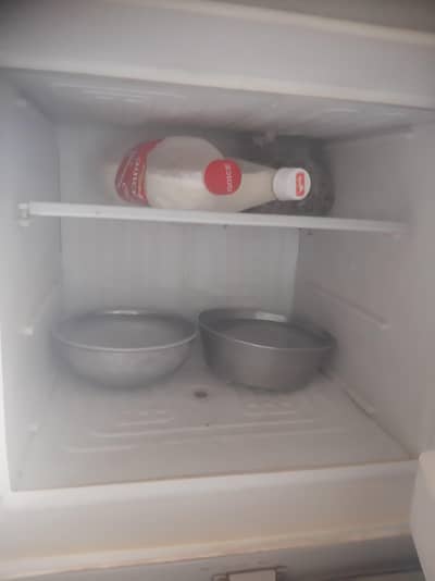 refrigerator condition narmal  meduim size