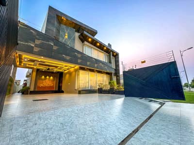 Kanal Fully furnished houase for sale with basement at top Location Near Raya