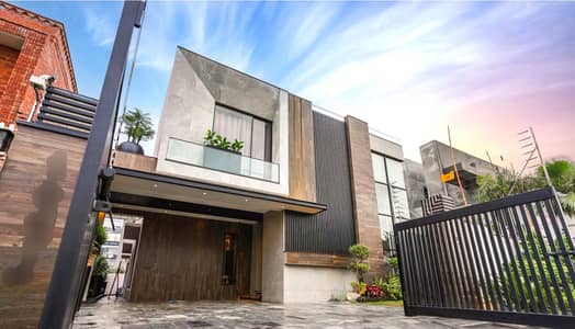 Kanal Without Furnished House For Sale at Top Location Near Park Commercial
