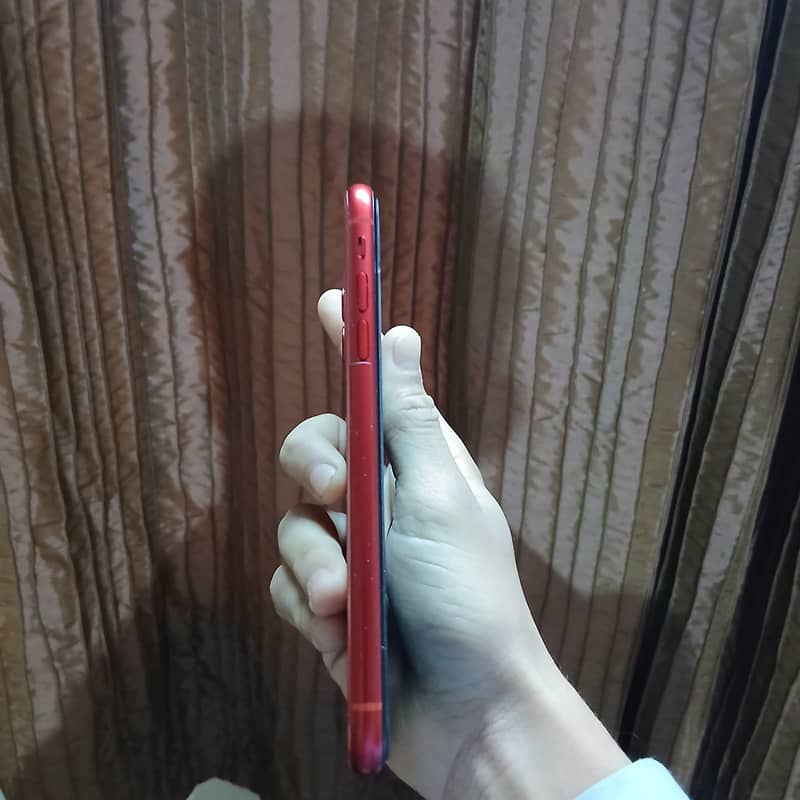 iPhone 11 3