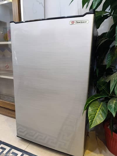 ROOM SIZE NEW DAWLANCE FRIDGE