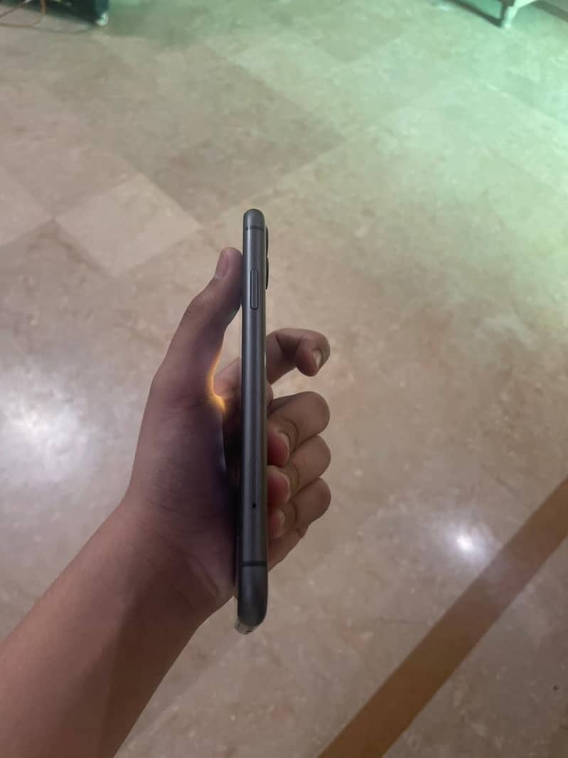 IPHONE 11 5
