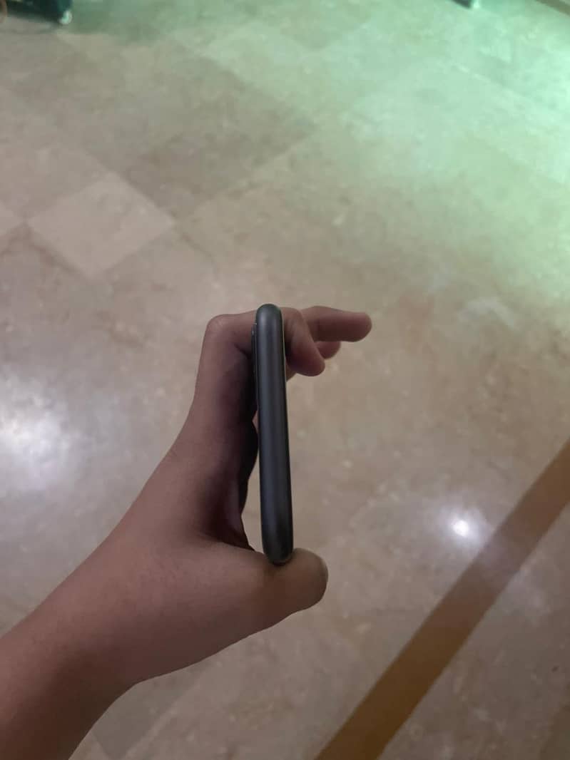 IPHONE 11 6