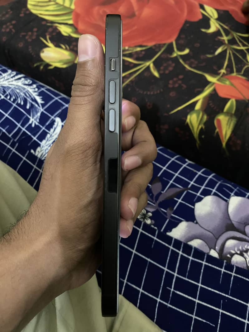 iPhone 14 pro max 4