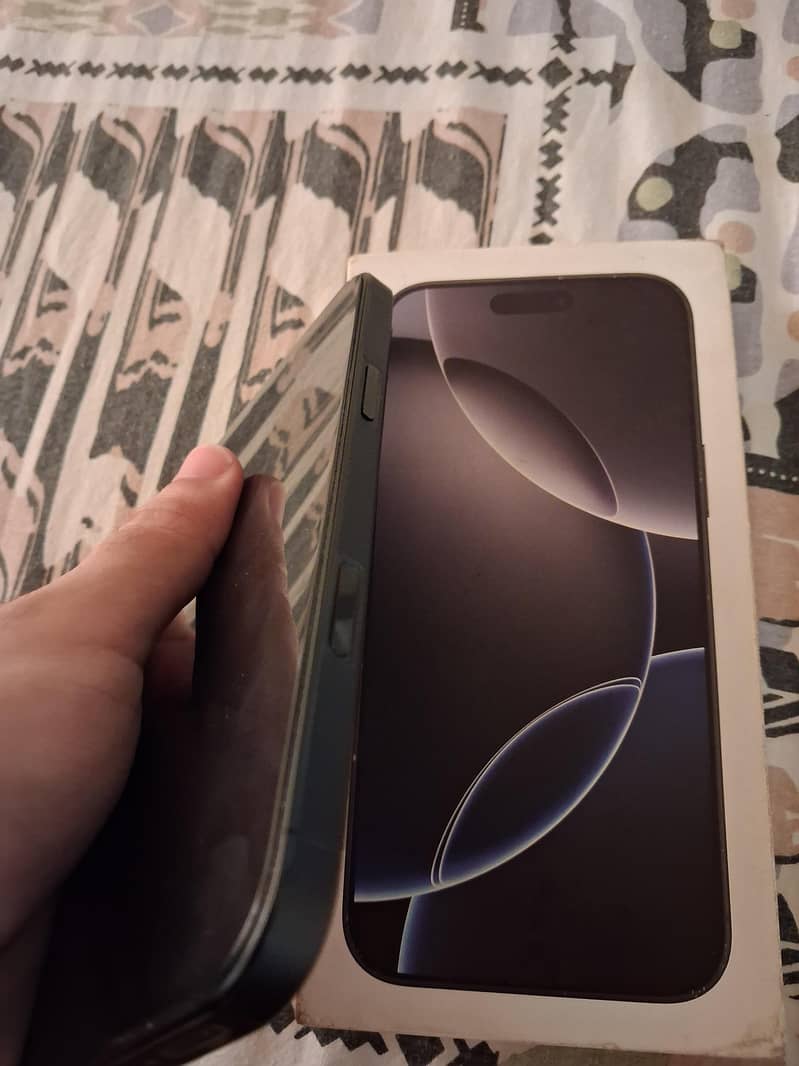 iphone 16 pro max 4