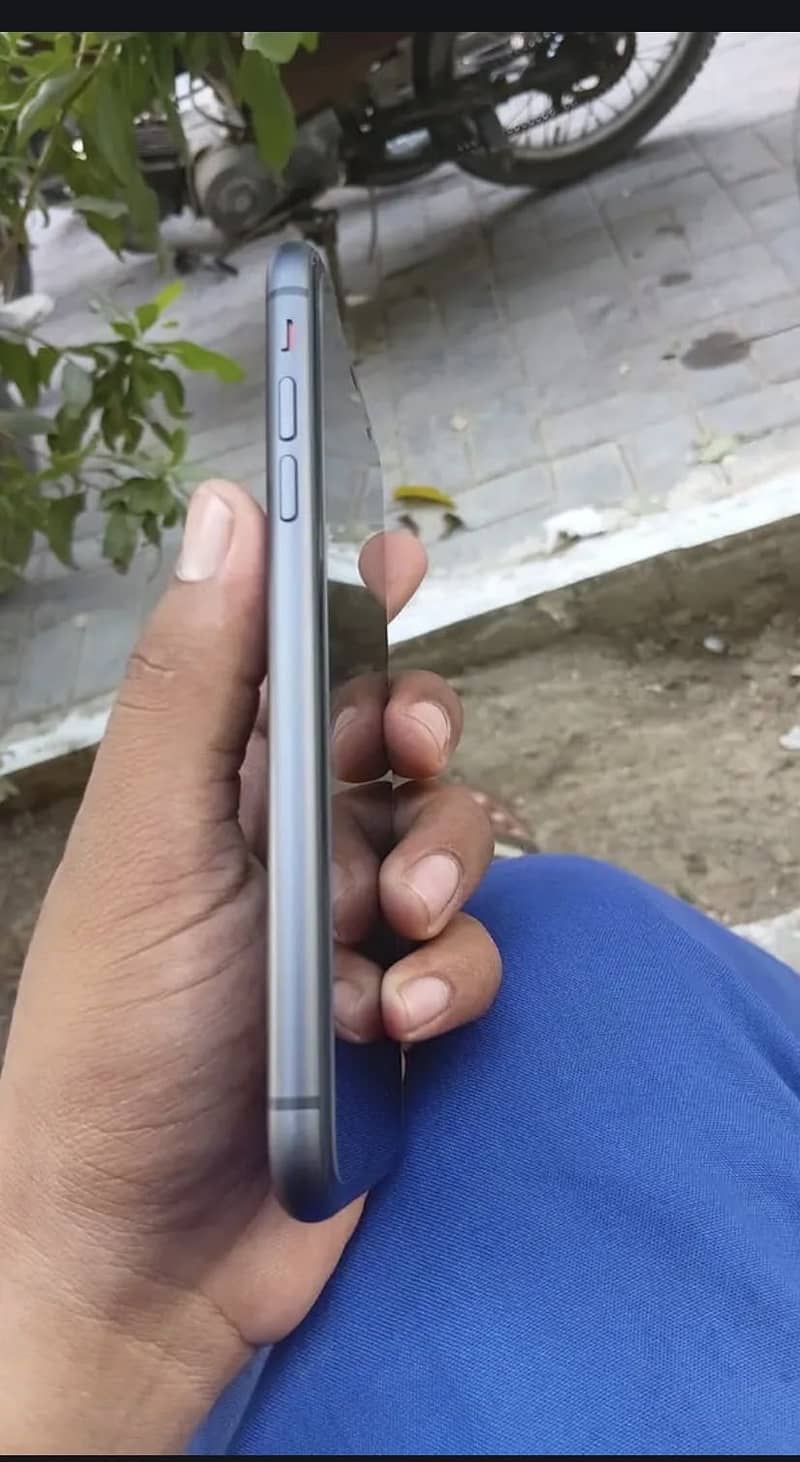 iPhone 11 2