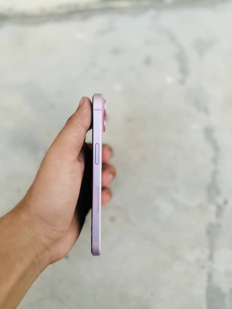 iPhone 15 3