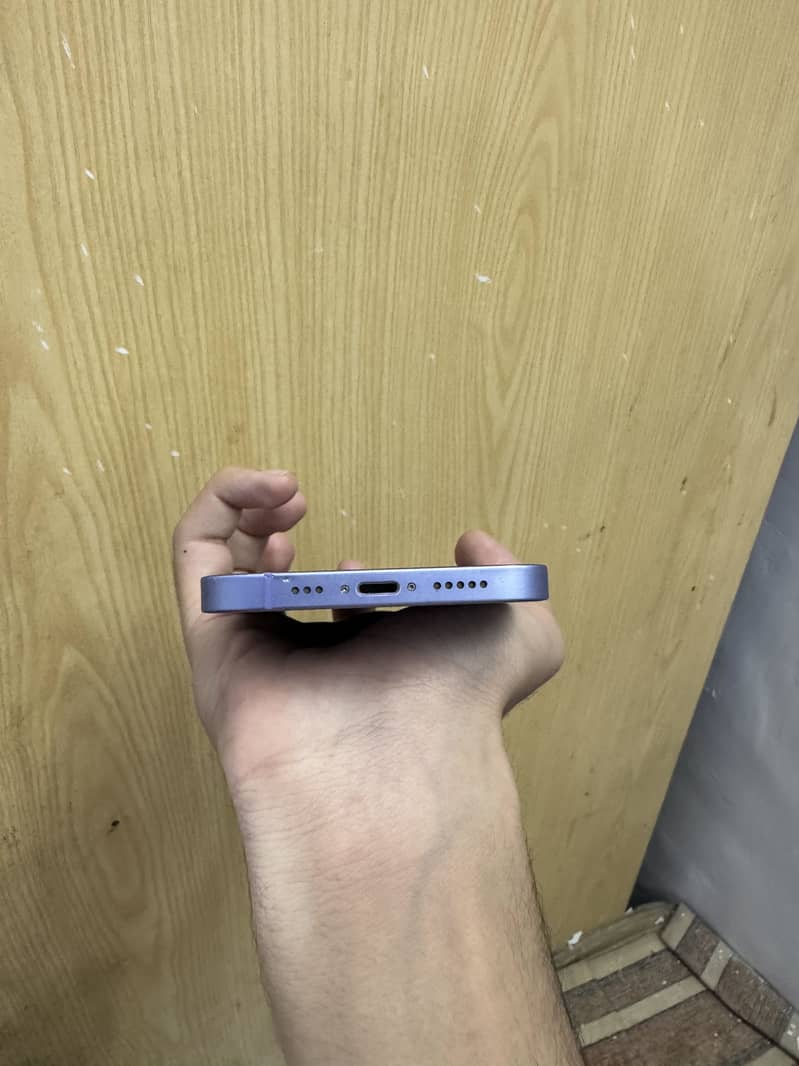 iPhone 12 4