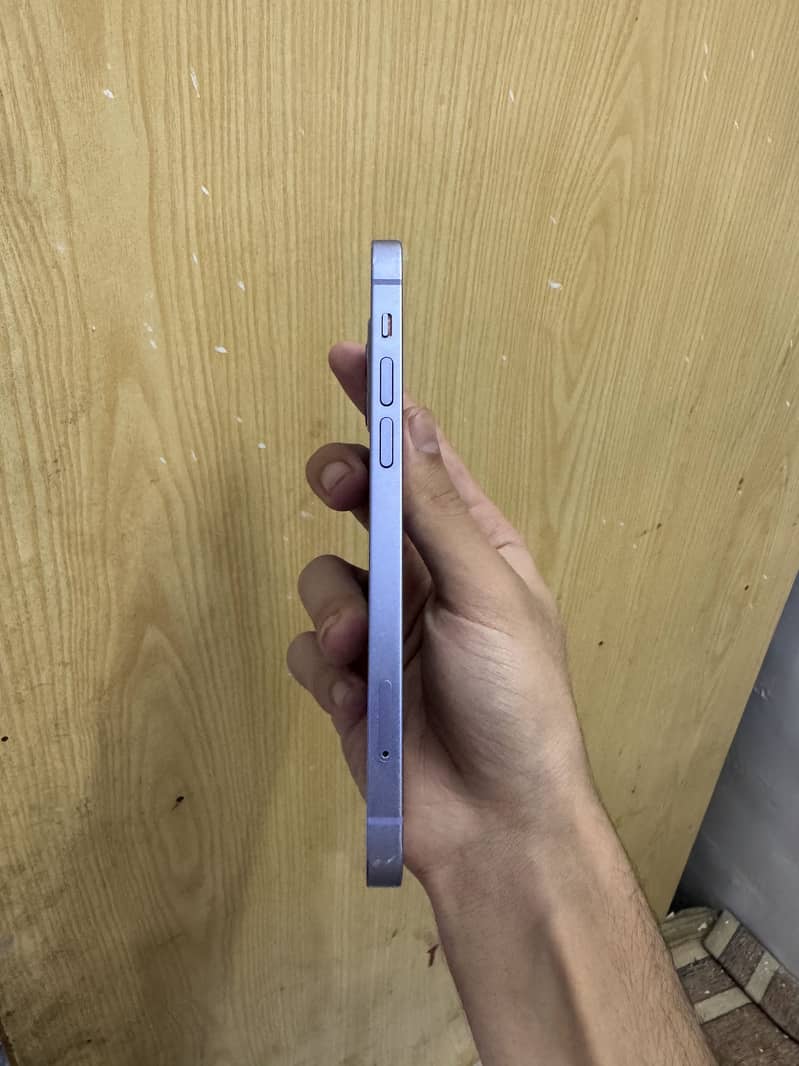 iPhone 12 6