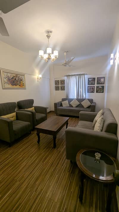 7 SEATER WITH TABLE AND CURTAIN