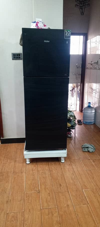 Haier fridge medium size black