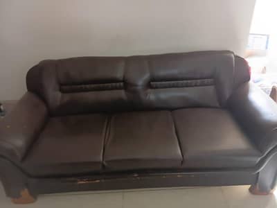 5 Seater Sofa Set (3+1+1) – Good Condition