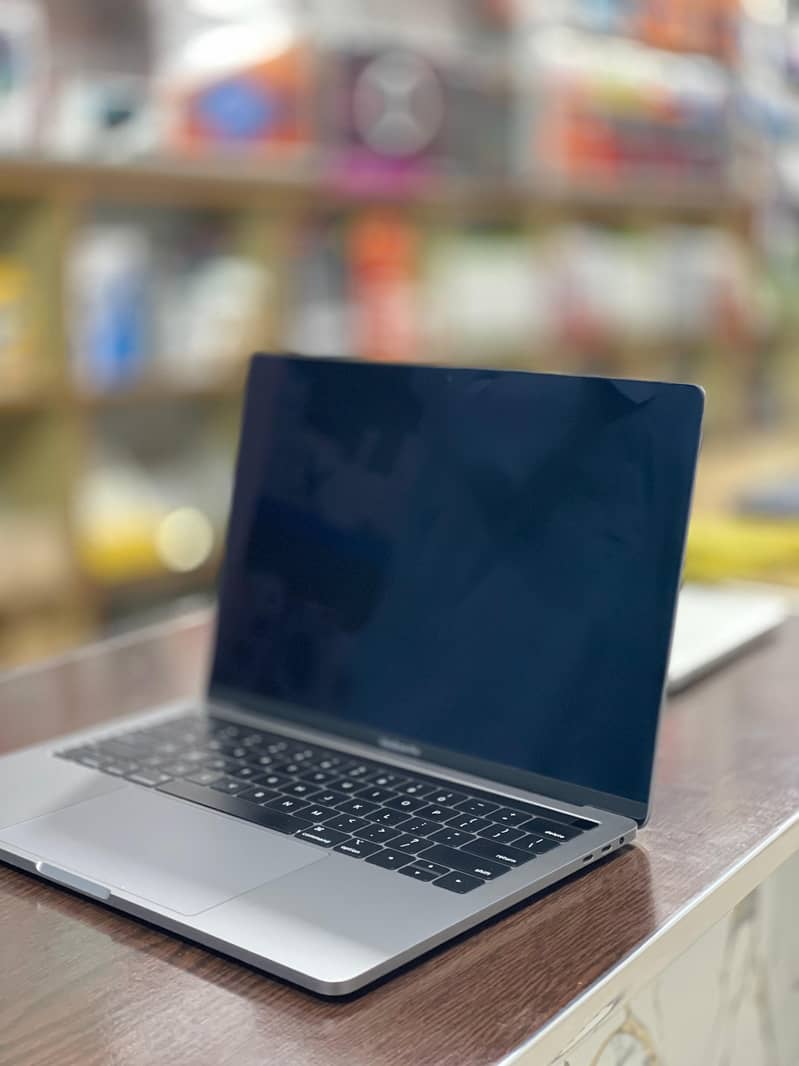 MACBOOK PRO 0