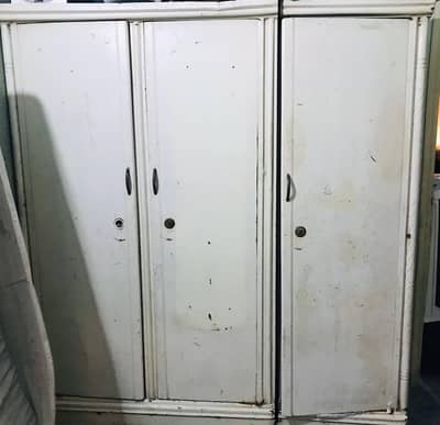 3 Door Iron wardrobe well condition for urgent sale