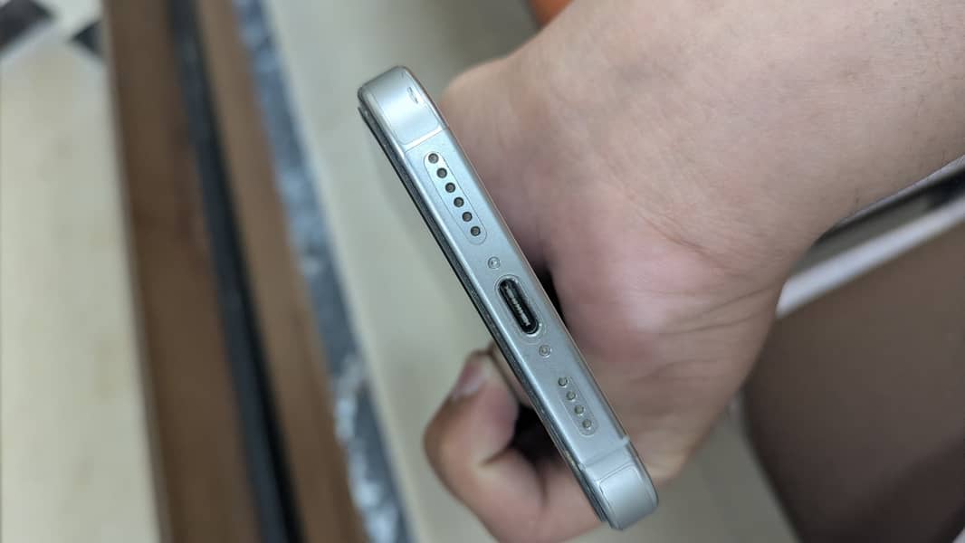 iphone 16 pro max 4