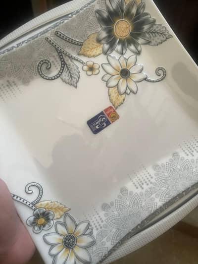 Dinner set 81 pieces for sale new
