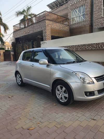 Suzuki swift DLX 2013