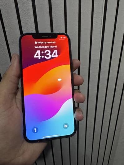 iPhone 12 10/10 condition