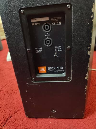 JBL Origina speaker SRX715  power capacity 800 watts