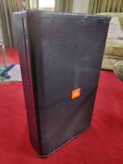 JBL Origina speaker SRX715  power capacity 800 watts