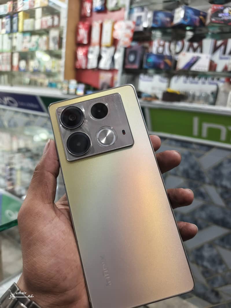 Note 40 0