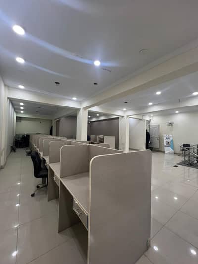 Commercial Hall Available for Rent Prime Location