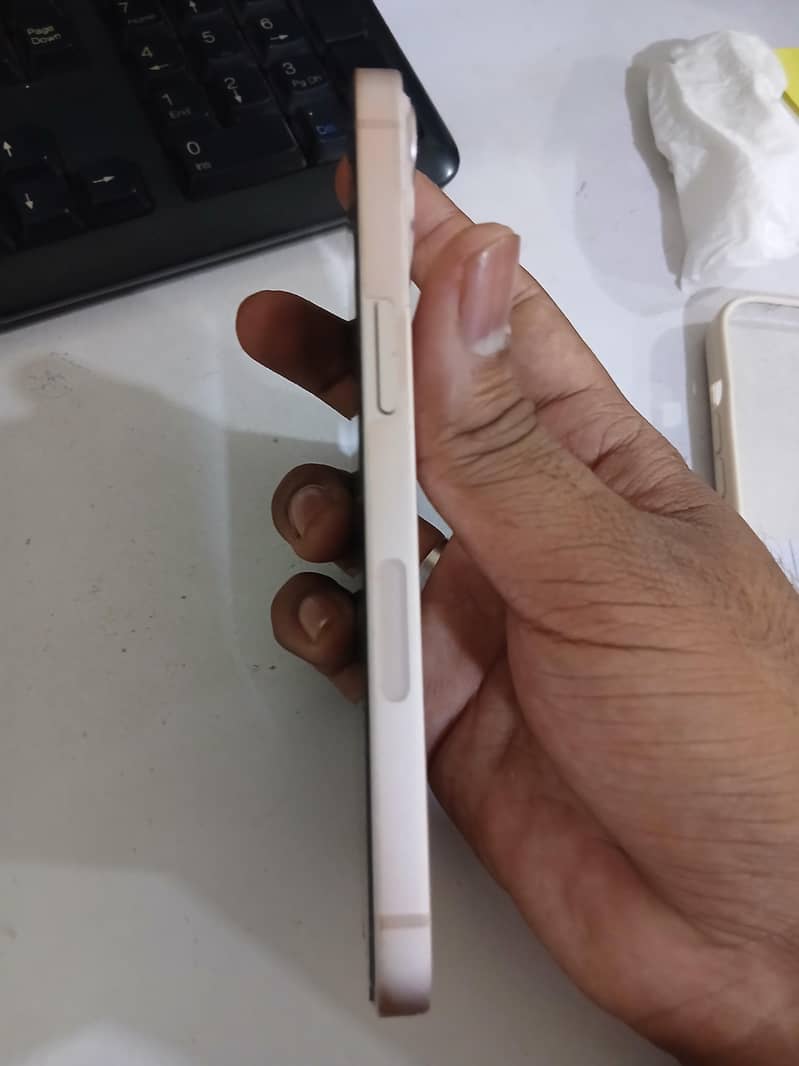 IPhone 13 4