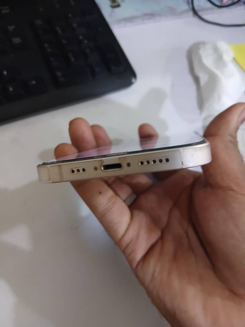 IPhone 13 5