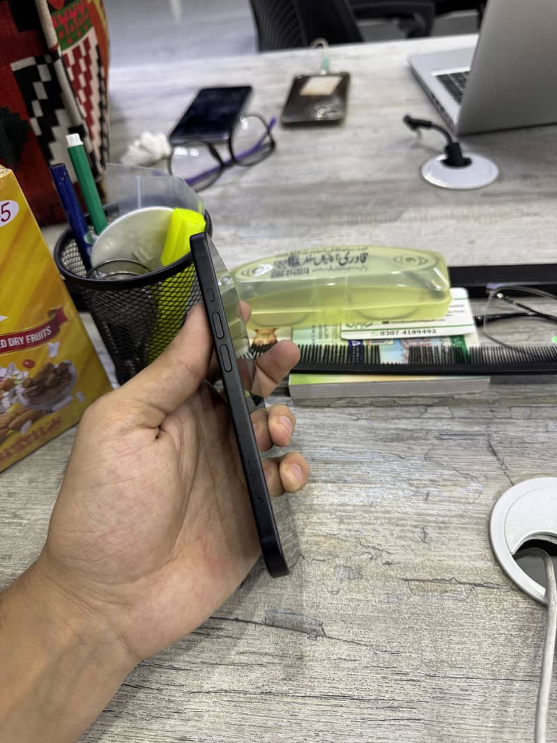 iPhone 15 2