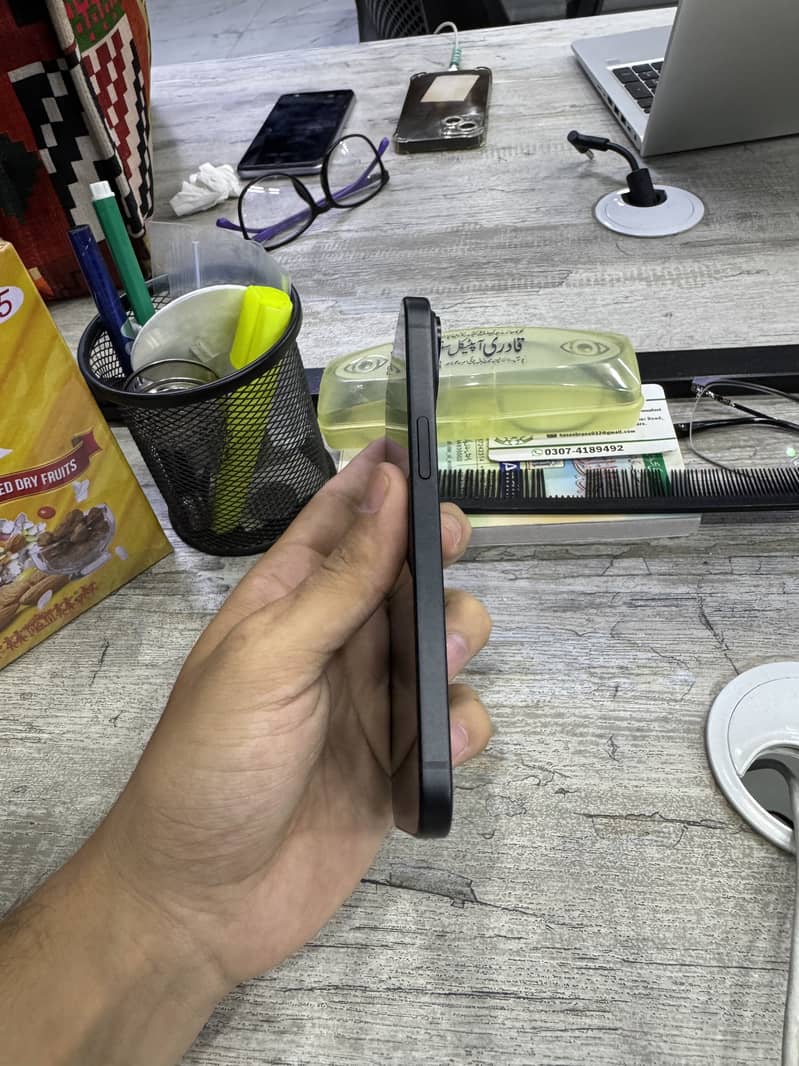 iPhone 15 4
