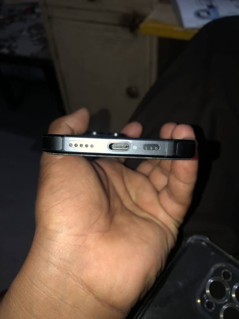 iphone 16 pro 2