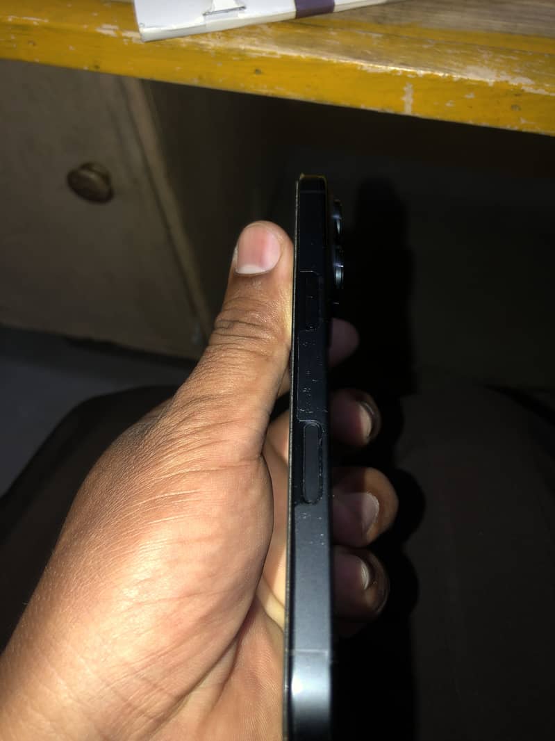 iphone 16 pro 4