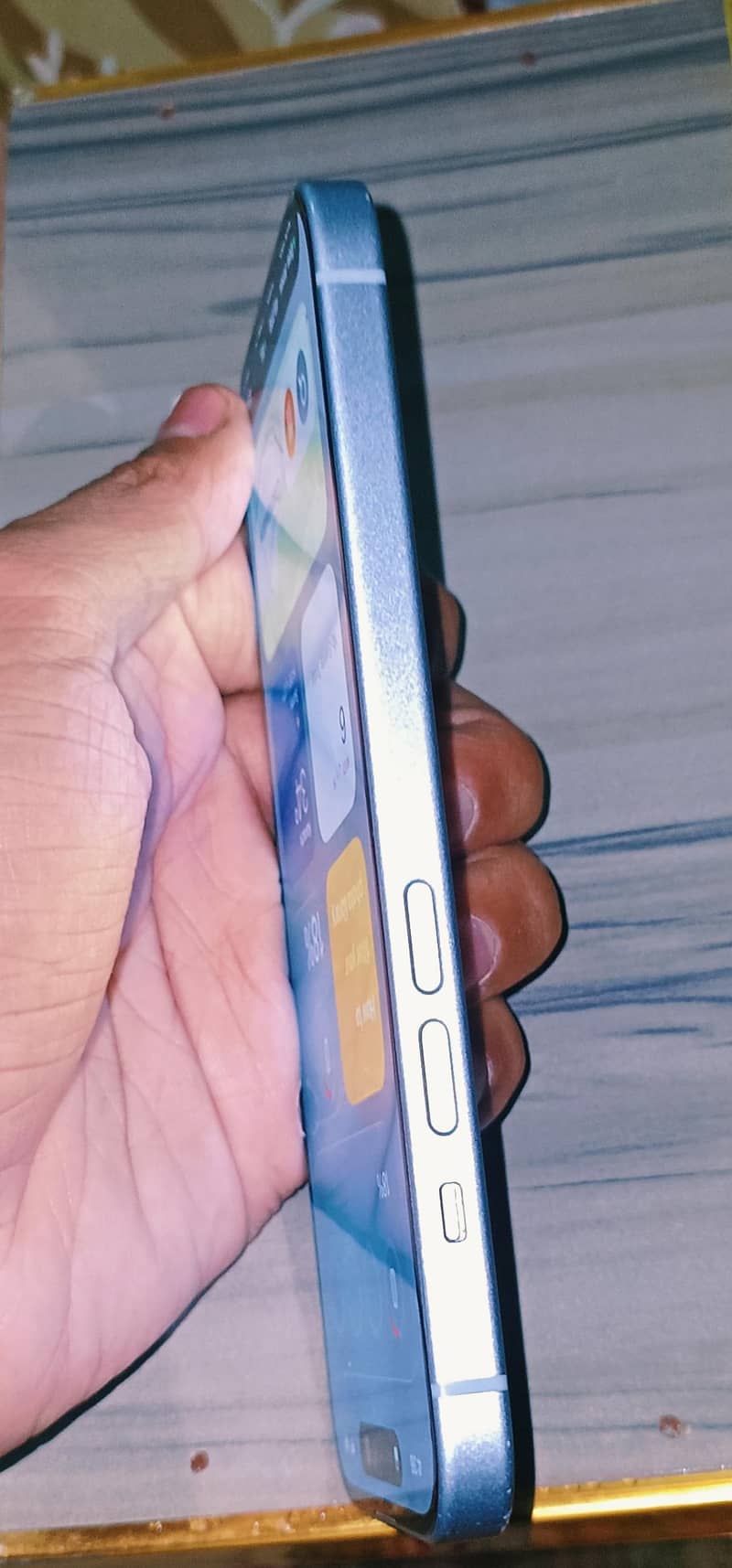 iPhone 15 3