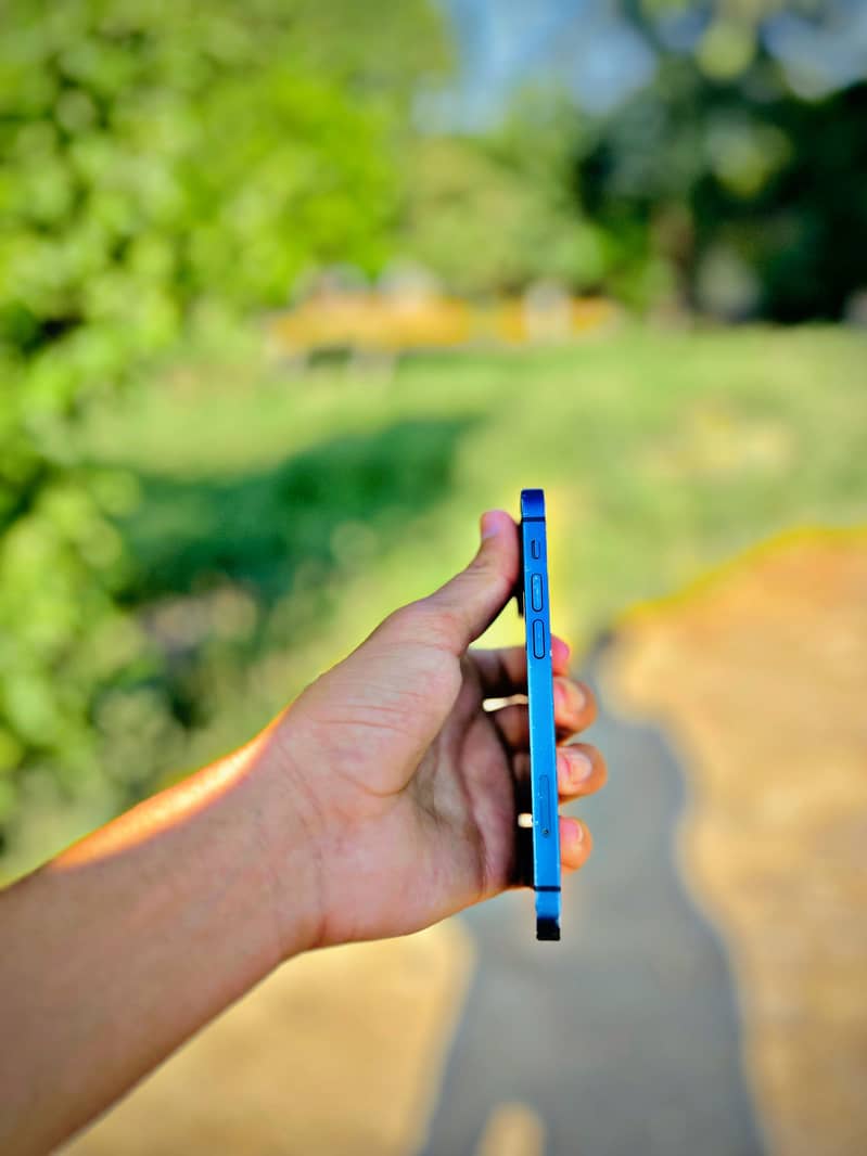 iphone 12 mini 4