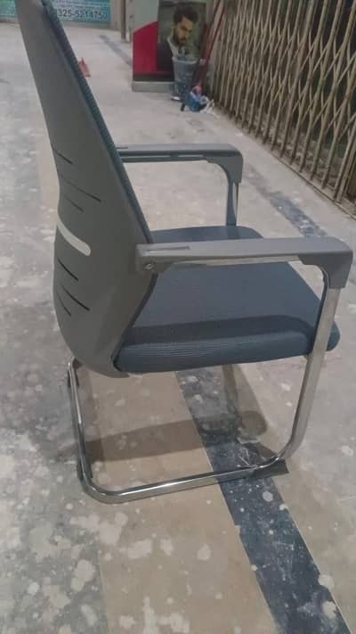 Almost new visitor or working chairs 5 chairs