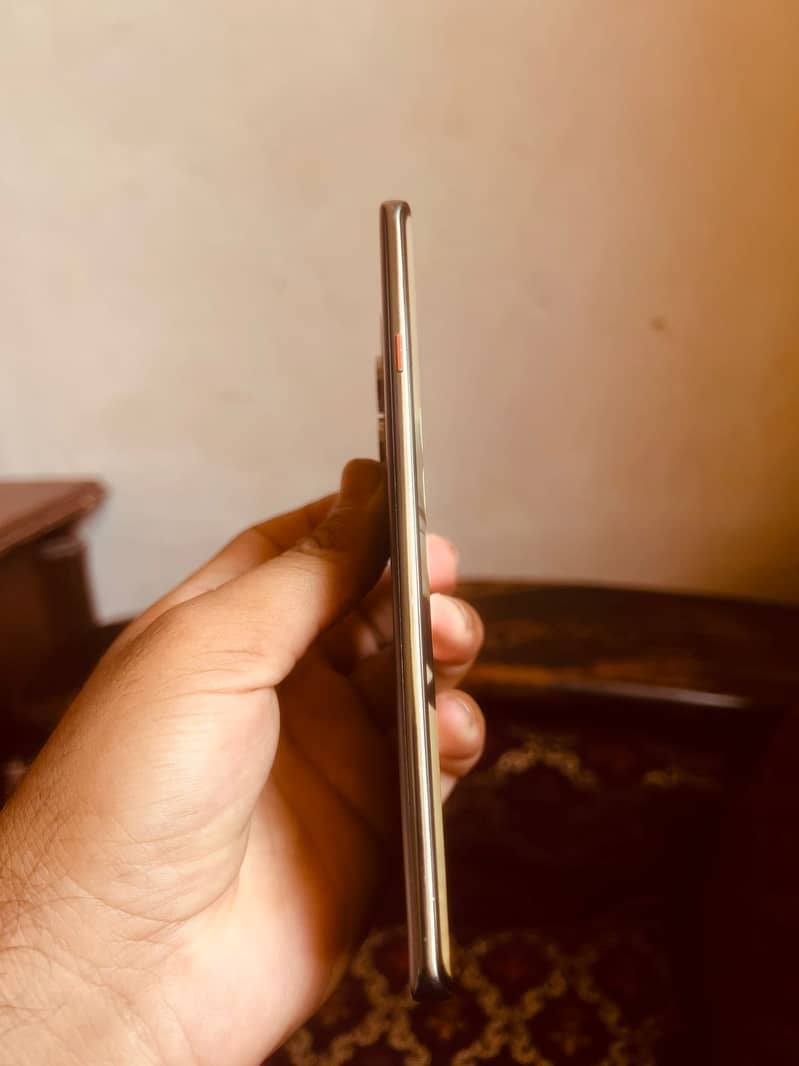 Tecno CAMON 40 Pro 4