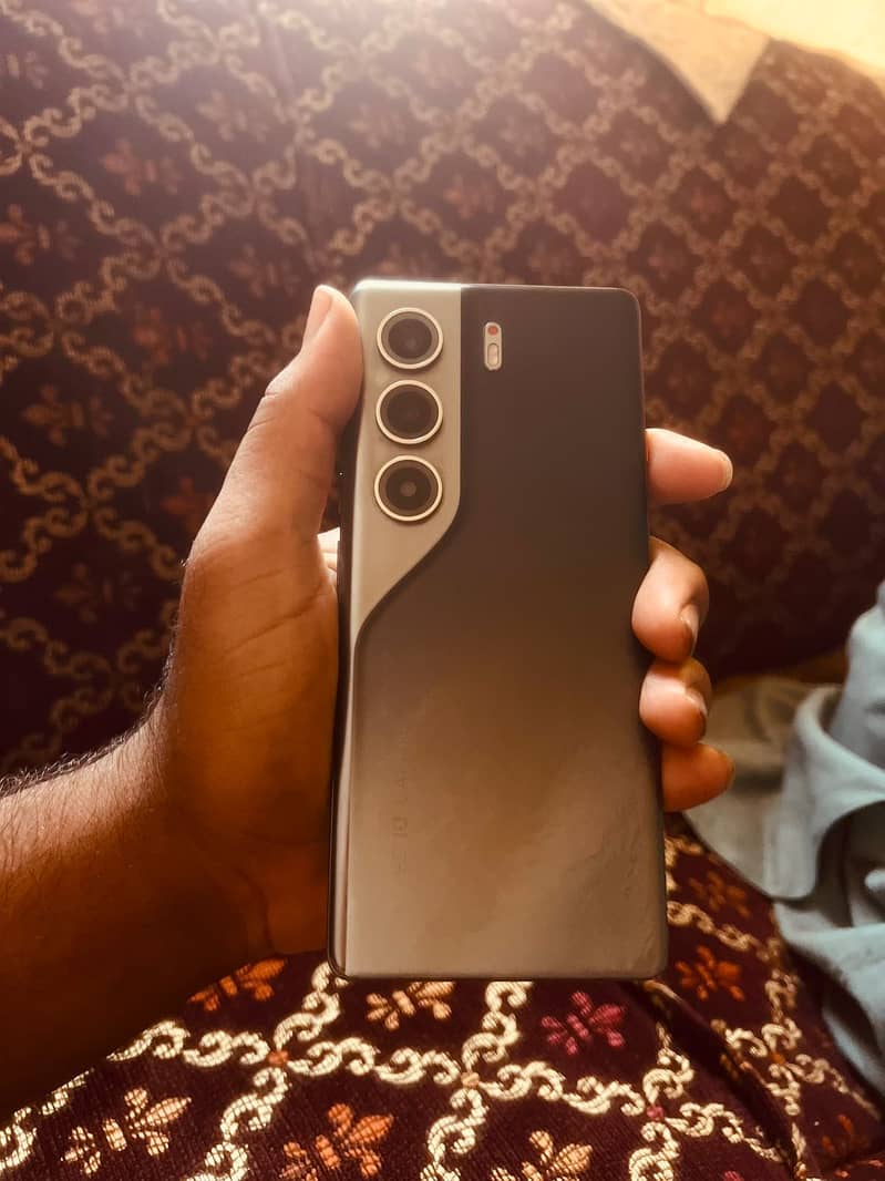 Tecno CAMON 40 Pro 7