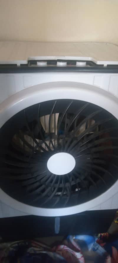1 month used brand new cooler 10 by10 condition