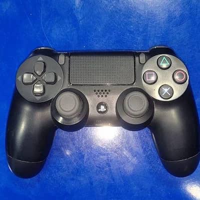 PS4 Original Controller + 2 Game DVDs – Excellent Condition (9.9/10)