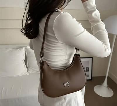 stylish Cross body begs is very lightweight and trendy design