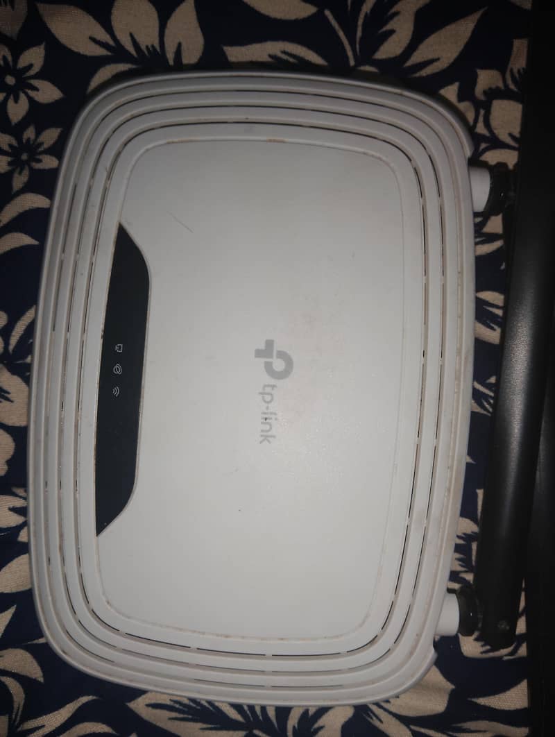 TP LINK  ROUTER 1