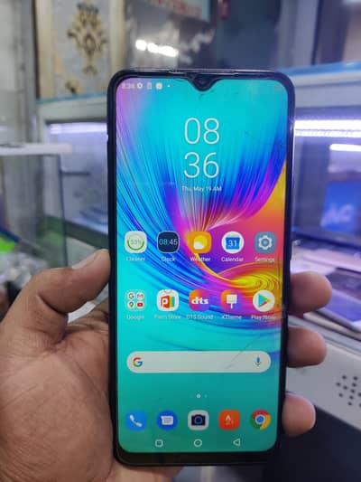 infinix hot 9 play 4GB 64GB glas break photo me dekh ley