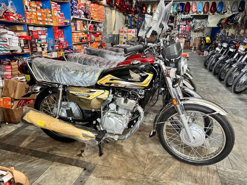 Honda 125 Black Gold 2026 0