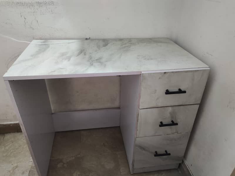 Computer table 1